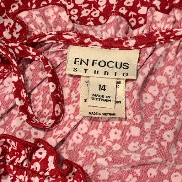 ⭐️ Host Pick ⭐️ NWT En Focus Studio Red and White Floral Dress - Picture 4 of 8